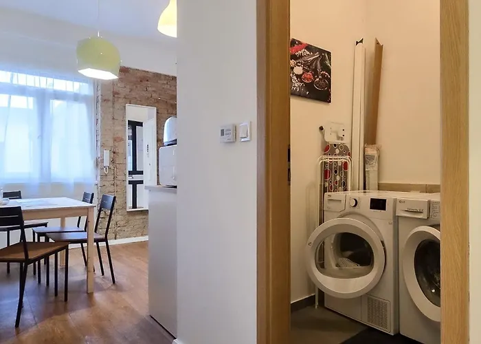 Upartments * بودابست