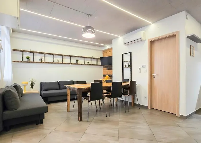 דירה Upartments